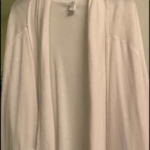 No closure light knit sweater.